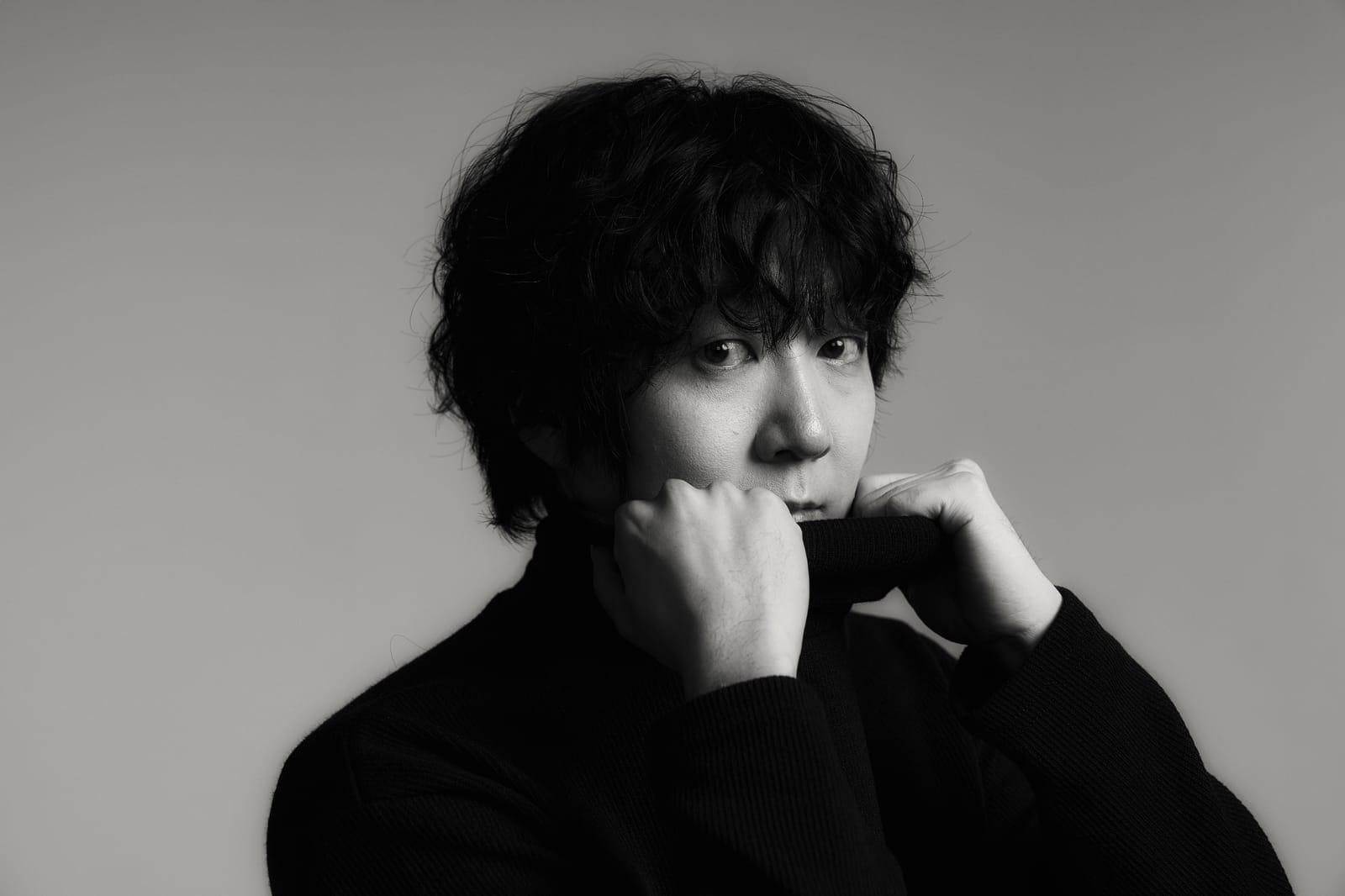 흑백 반신 프로필 사진의 프로듀서 김승재